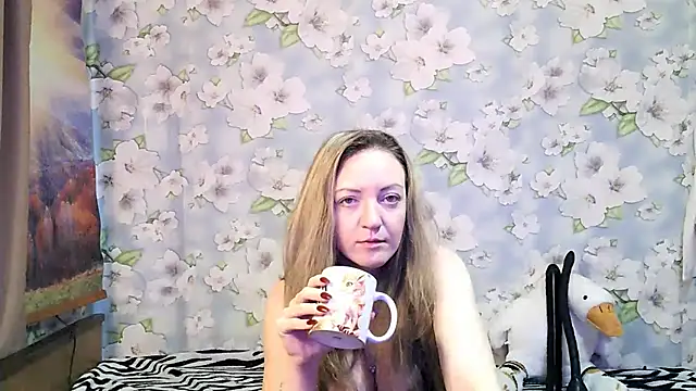 Snapshot of KattyLuuu chatting on 10-05-25, 09:40 KattyLuuu online show from 10-05-25, 09:40