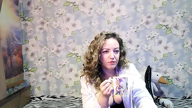 Snapshot of KattyLuuu chatting on 10-18-25, 08:53 KattyLuuu online show from 10-18-25, 08:53