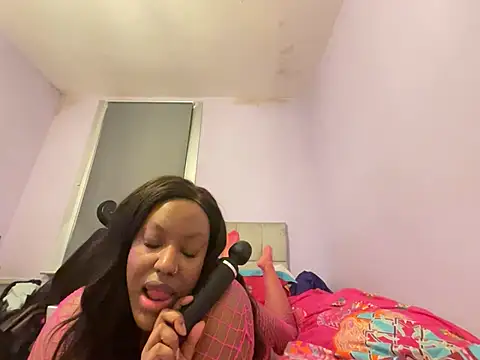 Snapshot of LavenderBuxton chatting on 12-22-24, 07:52 LavenderBuxton online show from 12-22-24, 07:52