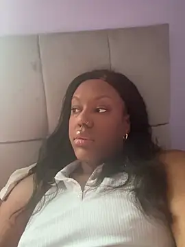 Snapshot of LavenderBuxton chatting on 12-28-24, 12:24 LavenderBuxton online show from 12-28-24, 12:24