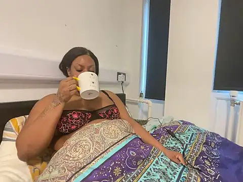 Snapshot of LavenderBuxton chatting on 01-18-25, 11:11 LavenderBuxton online show from 01-18-25, 11:11