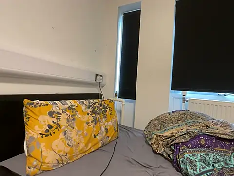 Snapshot of LavenderBuxton chatting on 02-04-25, 01:06 LavenderBuxton online show from 02-04-25, 01:06