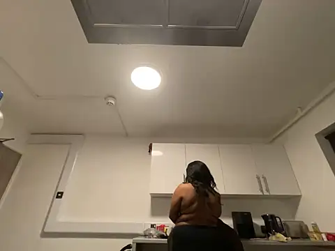 Snapshot of LavenderBuxton chatting on 02-13-25, 06:16 LavenderBuxton online show from 02-13-25, 06:16