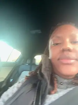 Snapshot of LavenderBuxton chatting on 02-28-25, 04:31 LavenderBuxton online show from 02-28-25, 04:31