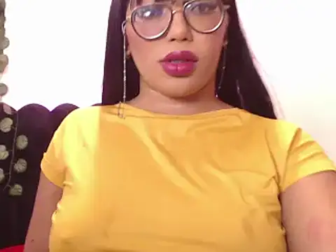 Snapshot of AmyBriiggs chatting on 09-13-25, 04:45 AmyBriiggs online show from 09-13-25, 04:45