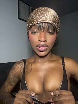 Snapshot of Zizi-campbel chatting on 02-02-25, 05:42 Zizi-campbel online show from 02-02-25, 05:42