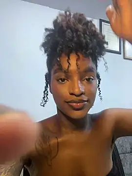 Snapshot of Zizi-campbel chatting on 02-11-25, 10:26 Zizi-campbel online show from 02-11-25, 10:26