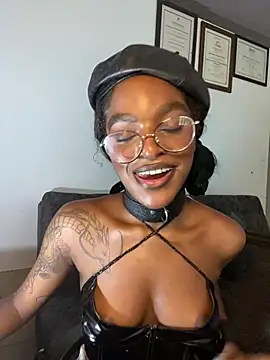 Snapshot of Zizi-campbel chatting on 03-09-25, 04:11 Zizi-campbel online show from 03-09-25, 04:11