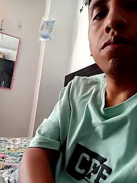 Snapshot of Alex-col chatting on 12-18-24, 08:36 Alex-col online show from 12-18-24, 08:36