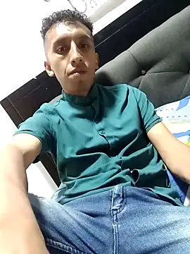 Snapshot of Alex-col chatting on 12-22-24, 12:07 Alex-col online show from 12-22-24, 12:07