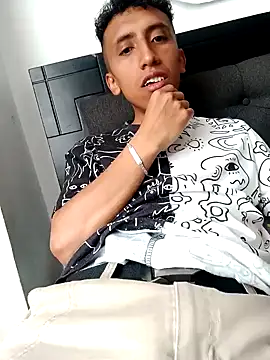 Snapshot of Alex-col chatting on 12-26-24, 04:36 Alex-col online show from 12-26-24, 04:36