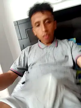 Snapshot of Alex-col chatting on 12-31-24, 09:28 Alex-col online show from 12-31-24, 09:28