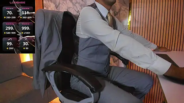 Hideintheoffice online show from 10-15-25, 01:50