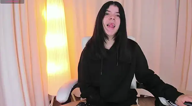 Maddy bennet online show from 03-12-25, 05:02