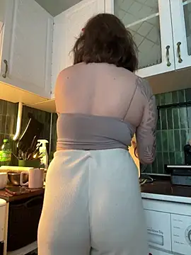 Snapshot of MayaMystic chatting on 01-06-26, 01:04 MayaMystic online show from 01-06-26, 01:04