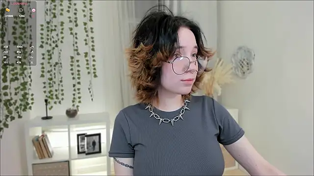 Snapshot of lilithlunna chatting on 01-14-25, 05:34 lilithlunna online show from 01-14-25, 05:34