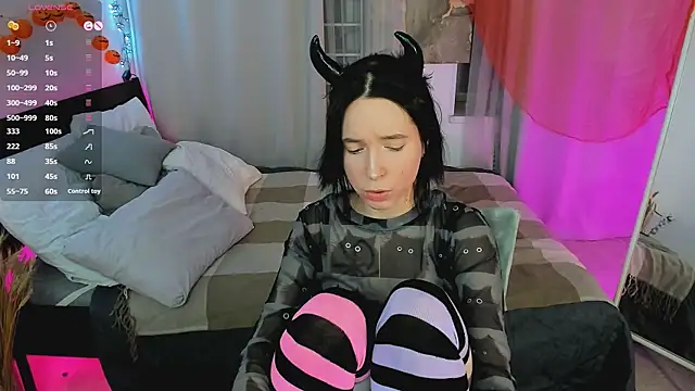 Snapshot of lilithlunna chatting on 10-24-25, 12:56 lilithlunna online show from 10-24-25, 12:56