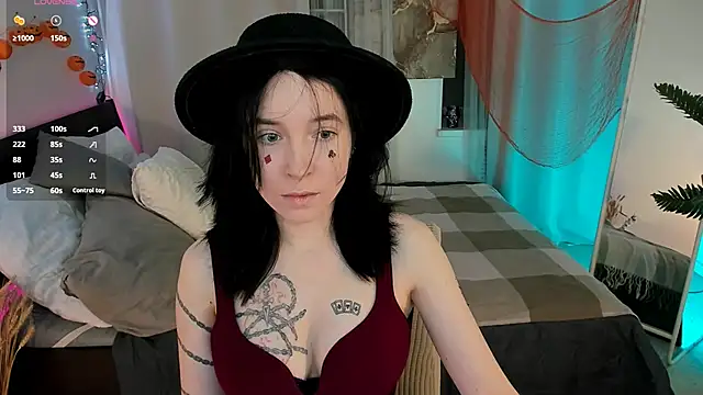 Snapshot of lilithlunna chatting on 10-28-25, 02:42 lilithlunna online show from 10-28-25, 02:42