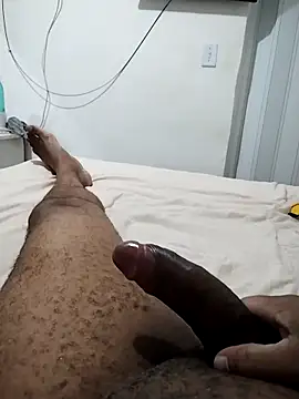 lucasquirao1234 online show from 11-17-25, 04:46