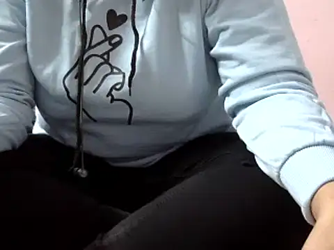 Snapshot of Housewife12 chatting on 02-05-25, 10:41 Housewife12 online show from 02-05-25, 10:41