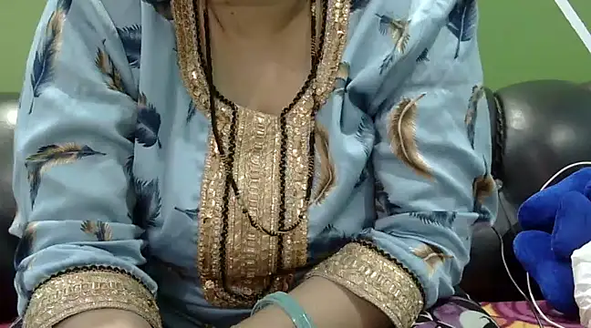 Snapshot of Housewife12 chatting on 03-22-25, 06:25 Housewife12 online show from 03-22-25, 06:25