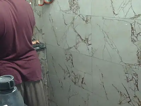 Snapshot of Housewife12 chatting on 10-16-25, 08:04 Housewife12 online show from 10-16-25, 08:04