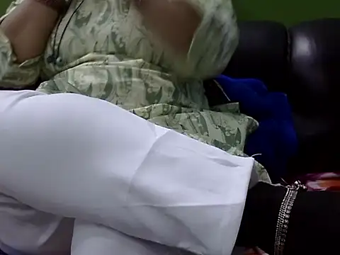 Snapshot of Housewife12 chatting on 12-16-25, 07:35 Housewife12 online show from 12-16-25, 07:35