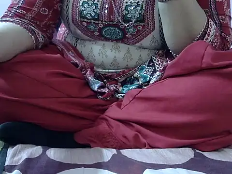 Snapshot of Housewife12 chatting on 12-19-25, 07:48 Housewife12 online show from 12-19-25, 07:48