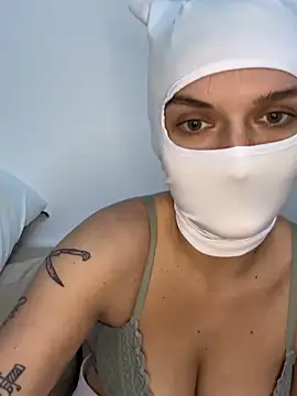 Nikki Hoee online show from 10-20-25, 04:18