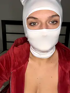 Nikki Hoee online show from 10-31-25, 10:55