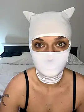 Nikki Hoee online show from 11-13-25, 09:58