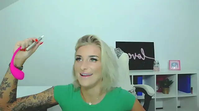 Lia Benini online show from 01-25-25, 01:19