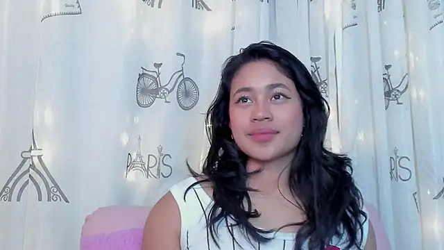 Snapshot of selena_bi chatting on 12-20-24, 10:05 selena bi online show from 12-20-24, 10:05