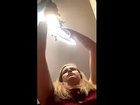 Snapshot of Sweet_white_chocolate chatting on 01-12-25, 07:10 Sweet white chocolate online show from 01-12-25, 07:10