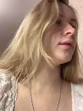 Snapshot of Sweet_white_chocolate chatting on 01-31-25, 05:30 Sweet white chocolate online show from 01-31-25, 05:30