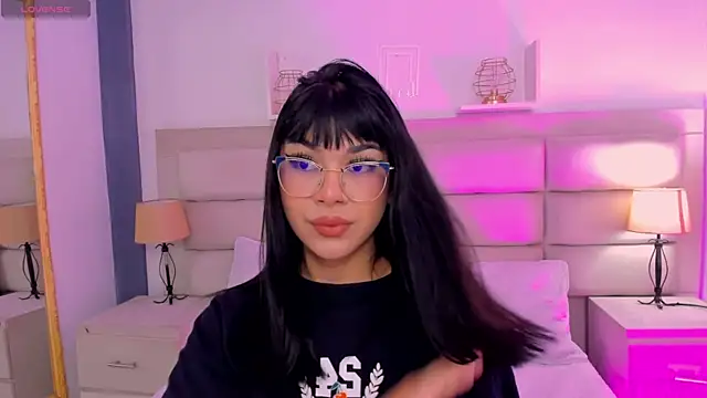 RoseCassie online show from 02-28-25, 01:03