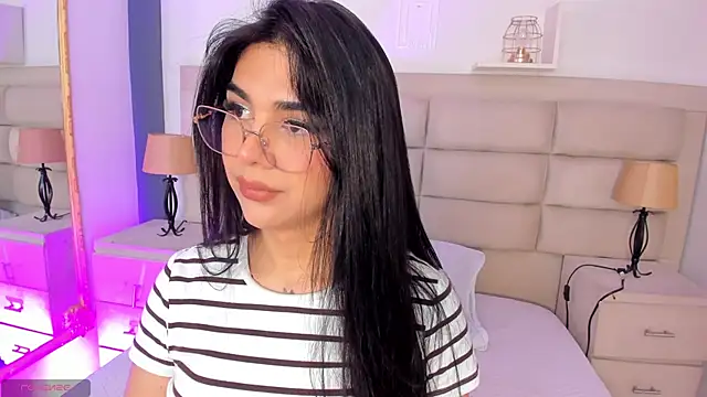 RoseCassie online show from 10-20-25, 01:44