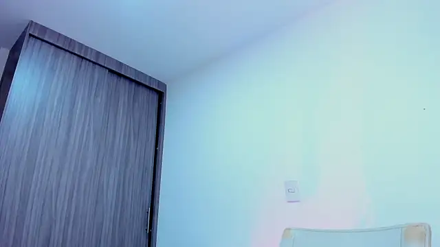 Sara Leblanc online show from 10-23-25, 04:06