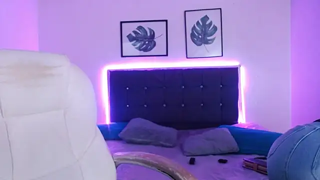 mia collens online show from 09-25-25, 02:04