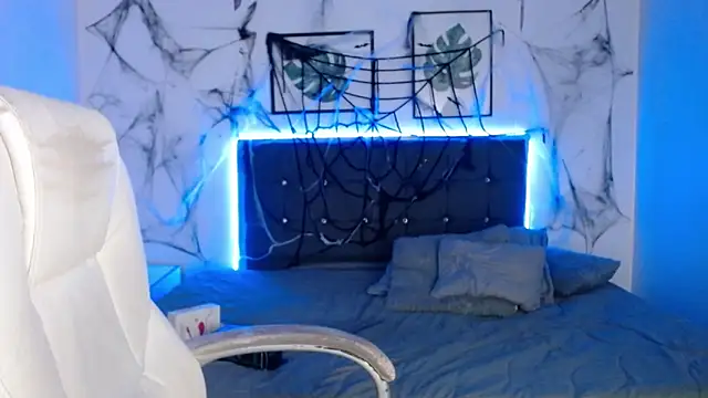 mia collens online show from 10-29-25, 03:31