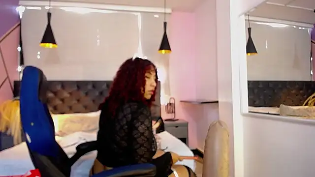 lauraltt online show from 01-11-25, 01:22