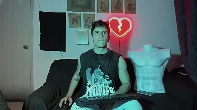 Snapshot of Antonello_Vannucci chatting on 01-01-25, 08:47 Antonello Vannucci online show from 01-01-25, 08:47