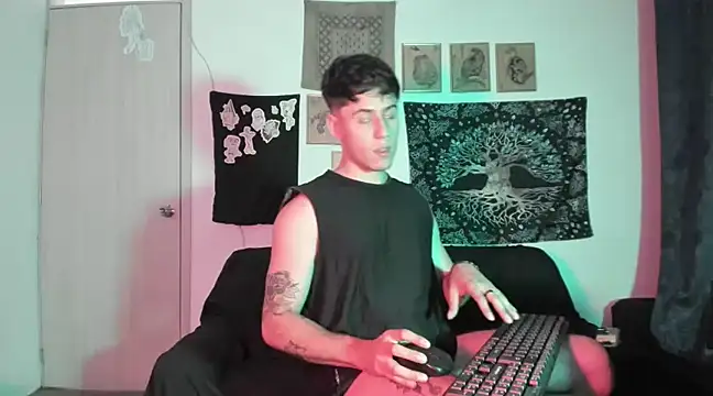 Snapshot of Antonello_Vannucci chatting on 01-22-25, 09:21 Antonello Vannucci online show from 01-22-25, 09:21