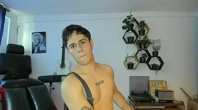 Snapshot of Antonello_Vannucci chatting on 02-25-25, 09:35 Antonello Vannucci online show from 02-25-25, 09:35