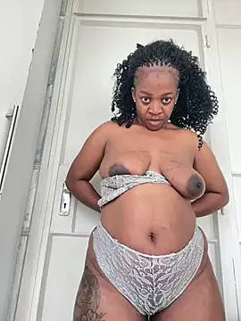 Snapshot of beverlyxxxx chatting on 03-12-25, 02:45 beverlyxxxx online show from 03-12-25, 02:45