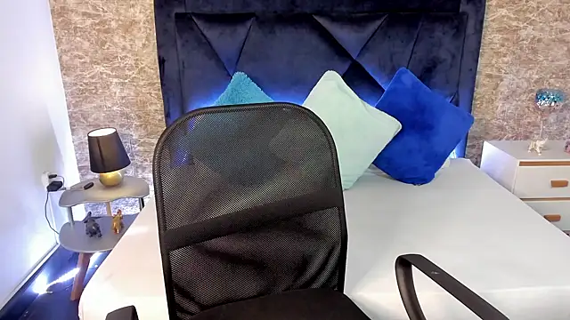 Lily Woodz online show from 01-12-25, 03:03