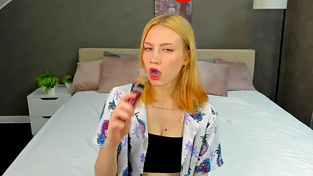 Snapshot of Mollly_Rouge chatting on 03-21-25, 12:29 Mollly Rouge online show from 03-21-25, 12:29