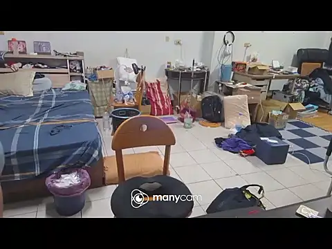 Snapshot of bb770504 chatting on 10-08-25, 11:08 bb770504 online show from 10-08-25, 11:08