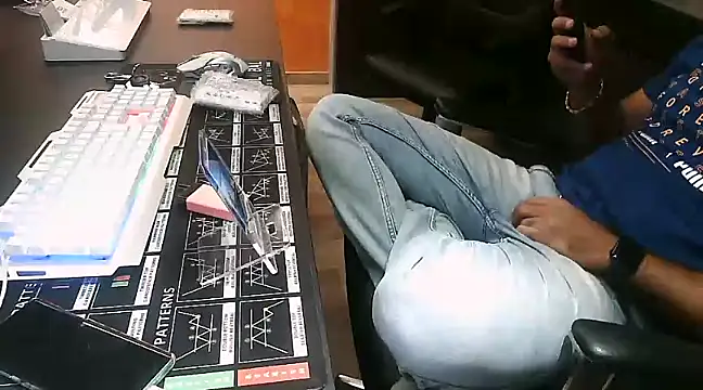 Snapshot of Nil_Talreja chatting on 12-19-24, 08:45 Nil Talreja online show from 12-19-24, 08:45