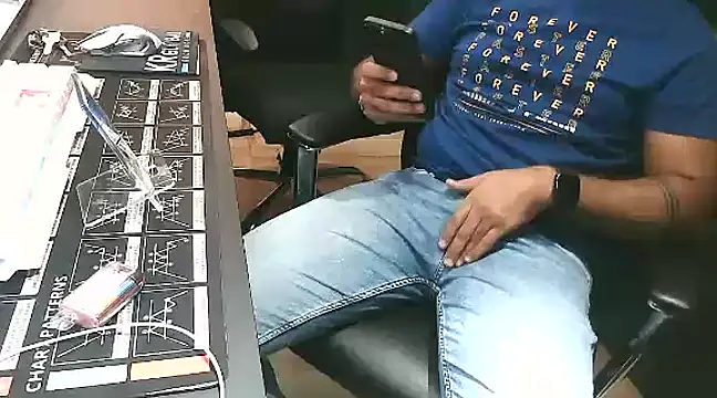 Snapshot of Nil_Talreja chatting on 01-21-25, 04:54 Nil Talreja online show from 01-21-25, 04:54